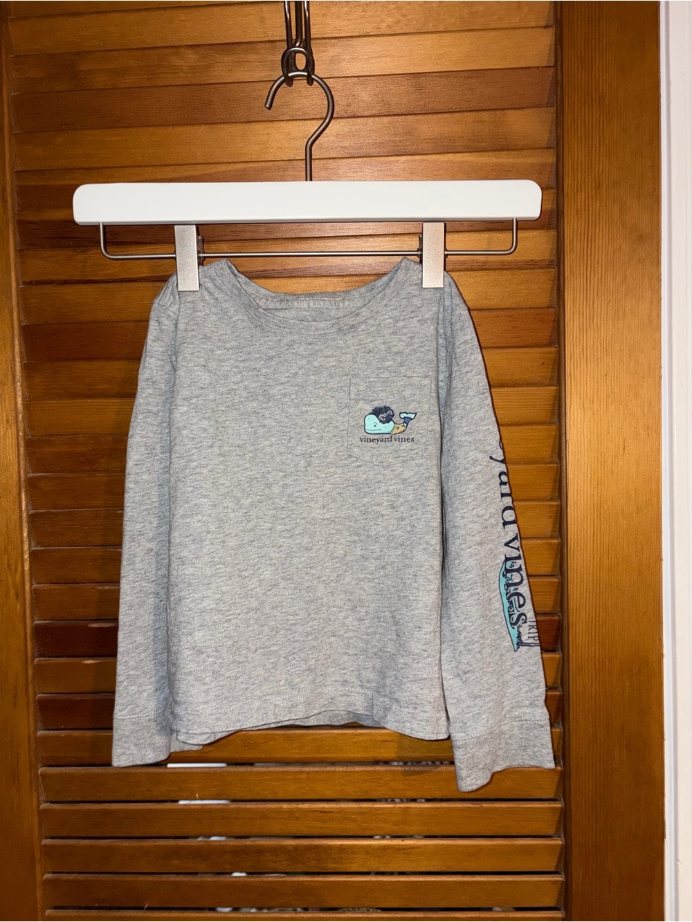 Vineyard Vines Heather Gray Long Sleeve Whale Tee with Blue Logo